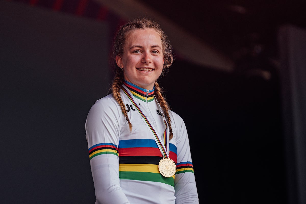 Zoe Backstedt wins junior women’s time trial at Road Cycling World Championships