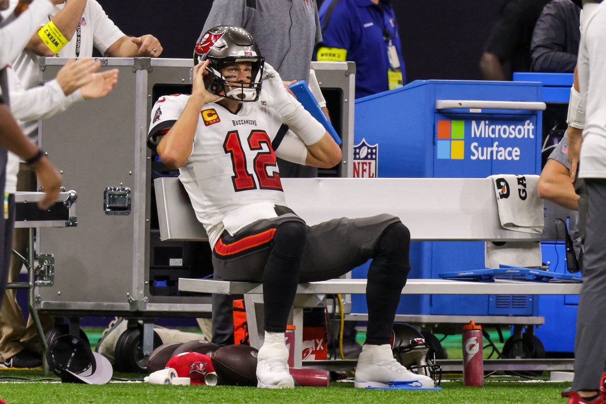 Tom Brady Apologizes After Breaking Tablet During Sunday's Bucs Game