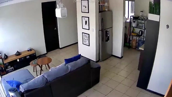 Powerful 7.6 magnitude earthquake rocks house in Mexico