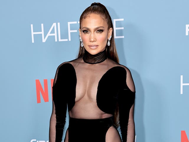 <p>Jennifer Lopez and Anna Wintour react to PETA crashing New York Fashion Week</p>