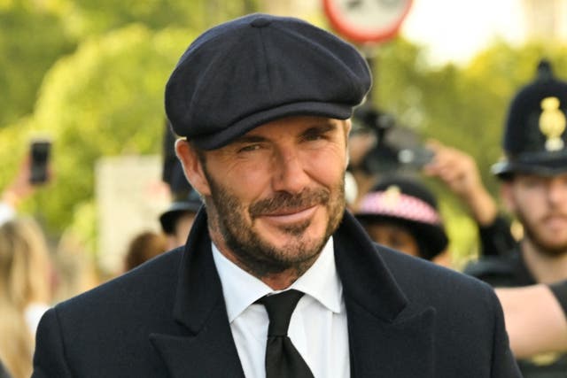 <p>David Beckham deja Westminster tras prestar sus respetos a la reina Isabel II </p>