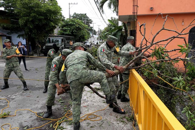 <p>Soldiers and members of civil defence work to unblock access to three houses that collapsed after yesterday's earthquake in Colima, state of Colima, Mexico, on September 20, 2022</p>