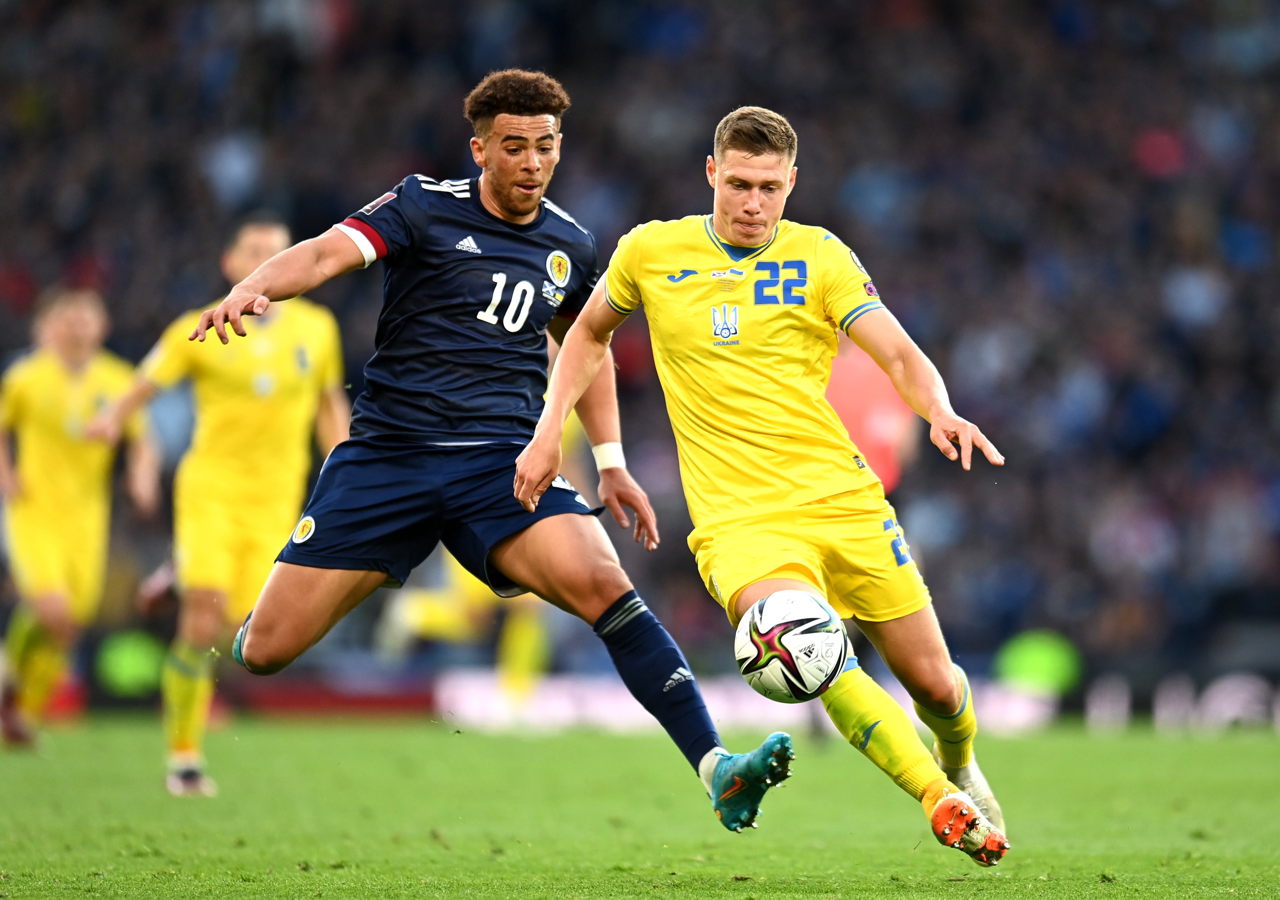 Scotland’s Che Adams (left) and Ukraine’s Mykola Matviyenko battle for the ball during the FIFA World Cup 2022 Qualifier play-off (Malcolm Mackenzie/PA)