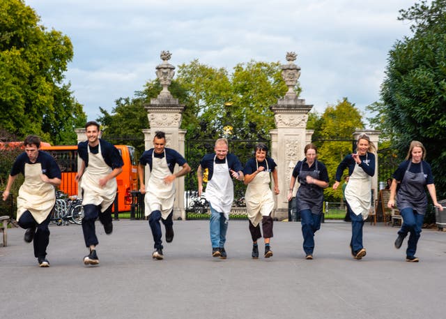 Eight new students at Kew’s School of Horticulture compete in the clogs and apron race (RBG Kew)
