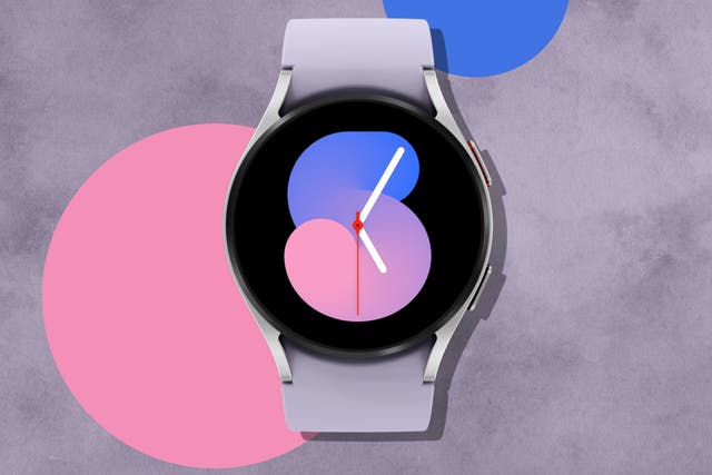 <p>The Galaxy watch 5 comes in graphite, silver, pink gold, purple and sapphire</p>