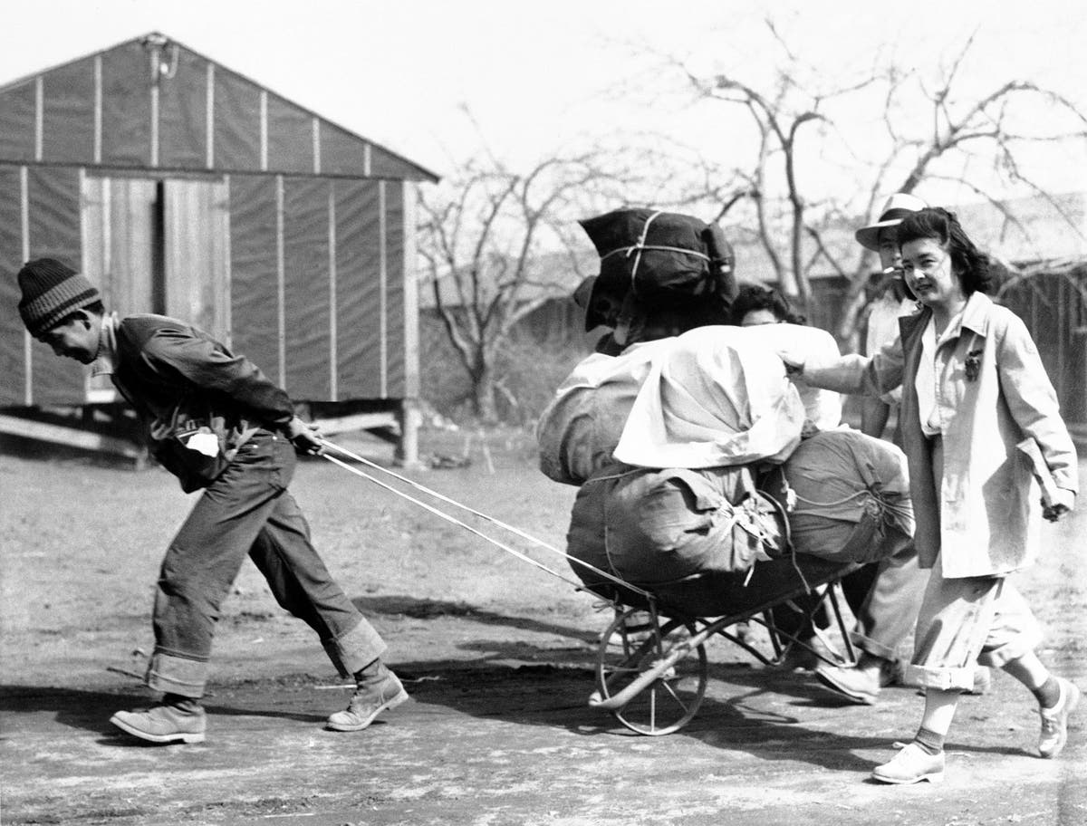 Японцы в америке. Интернирование японцев в США 1942. Американские заключенные. Заключенные концлагерей.