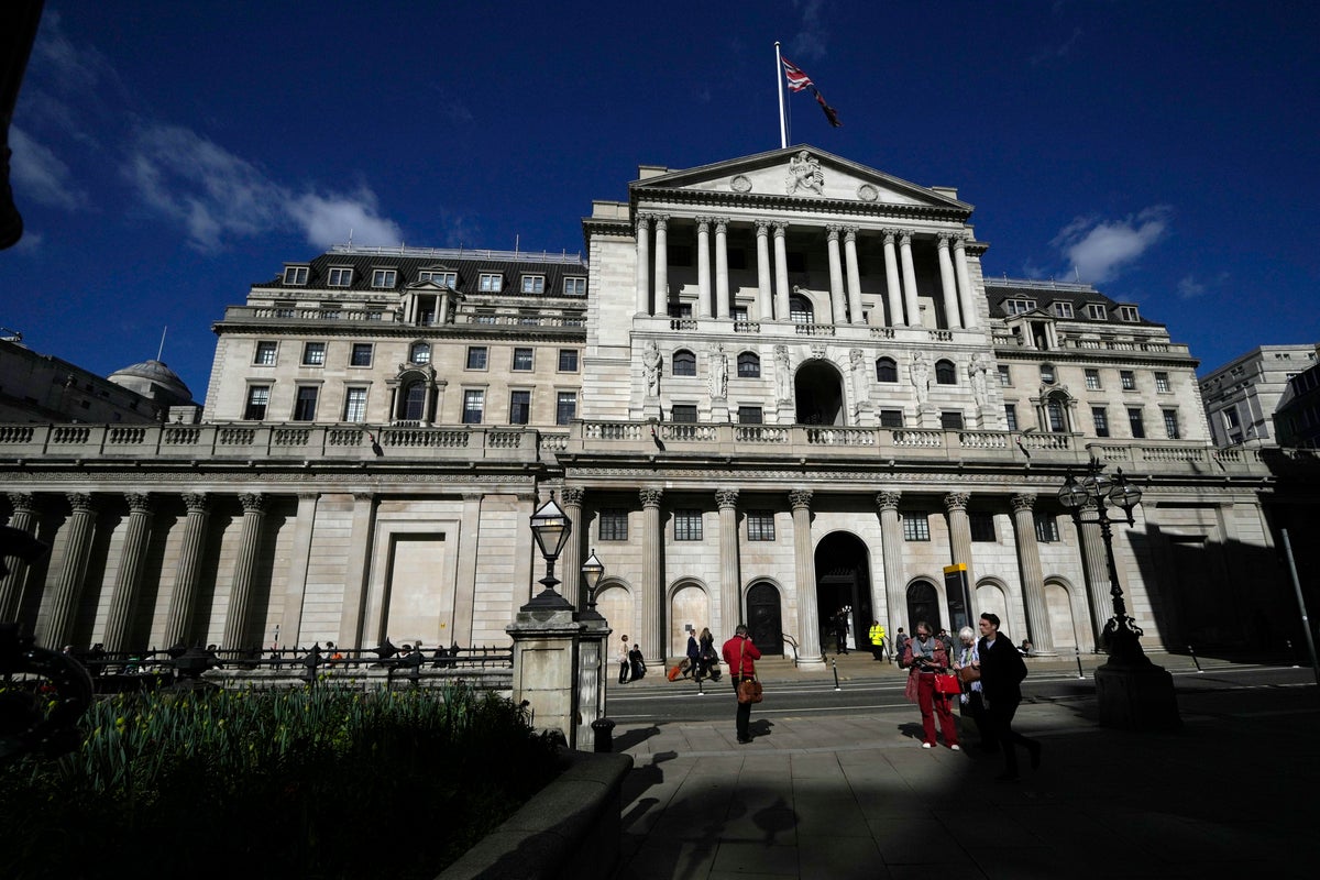 ارتفاع أسعار الفائدة 0.5٪ حيث يقول بنك إنجلترا إن بريطانيا “ بالفعل في حالة ركود ”
