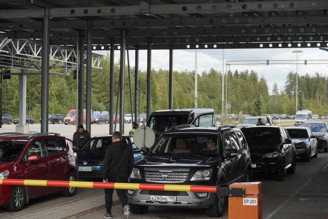 <p>Russian cars queueing to enter Finland on Thursday</p>