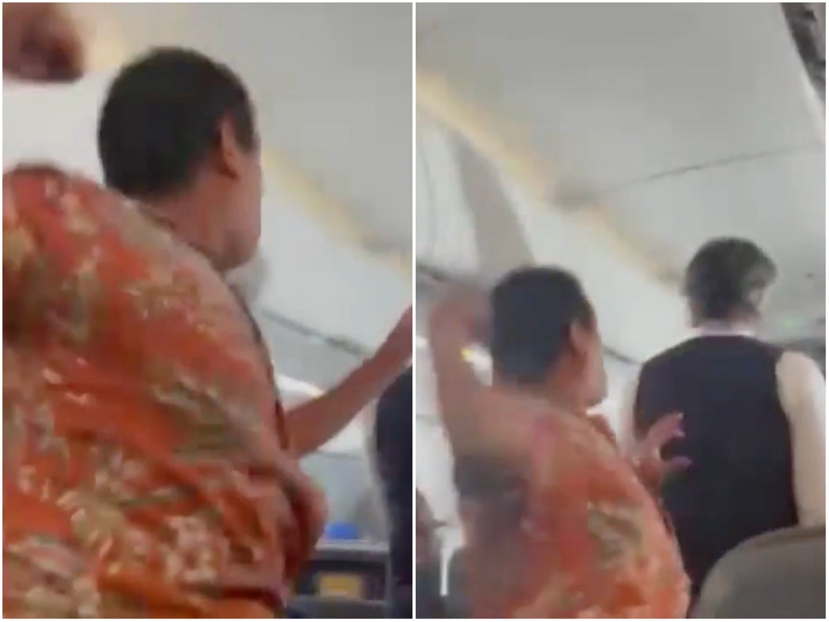Şok edici video, yolcunun uçuş görevlisini kafasına yumrukladığını gösteriyor