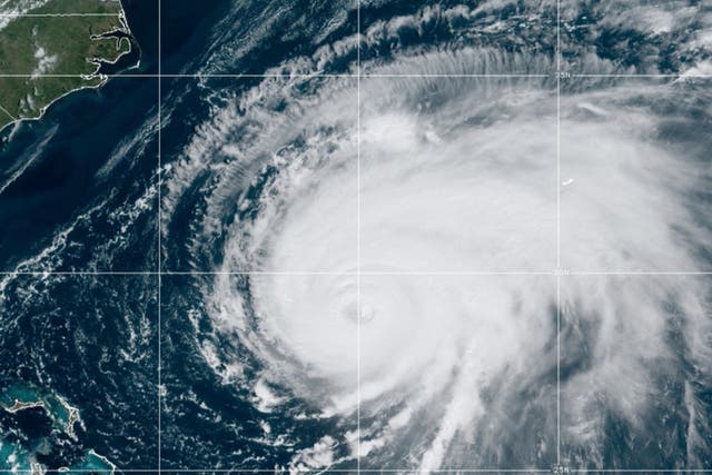 El huracán Fiona sigue la costa este de los EE. UU. en su camino hacia Canadá