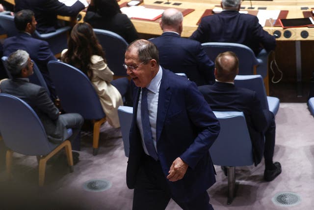 El ministro de Relaciones Exteriores de Rusia, Sergey Lavrov, quien ingresó a la reunión del consejo justo antes de su discurso y se fue poco después.