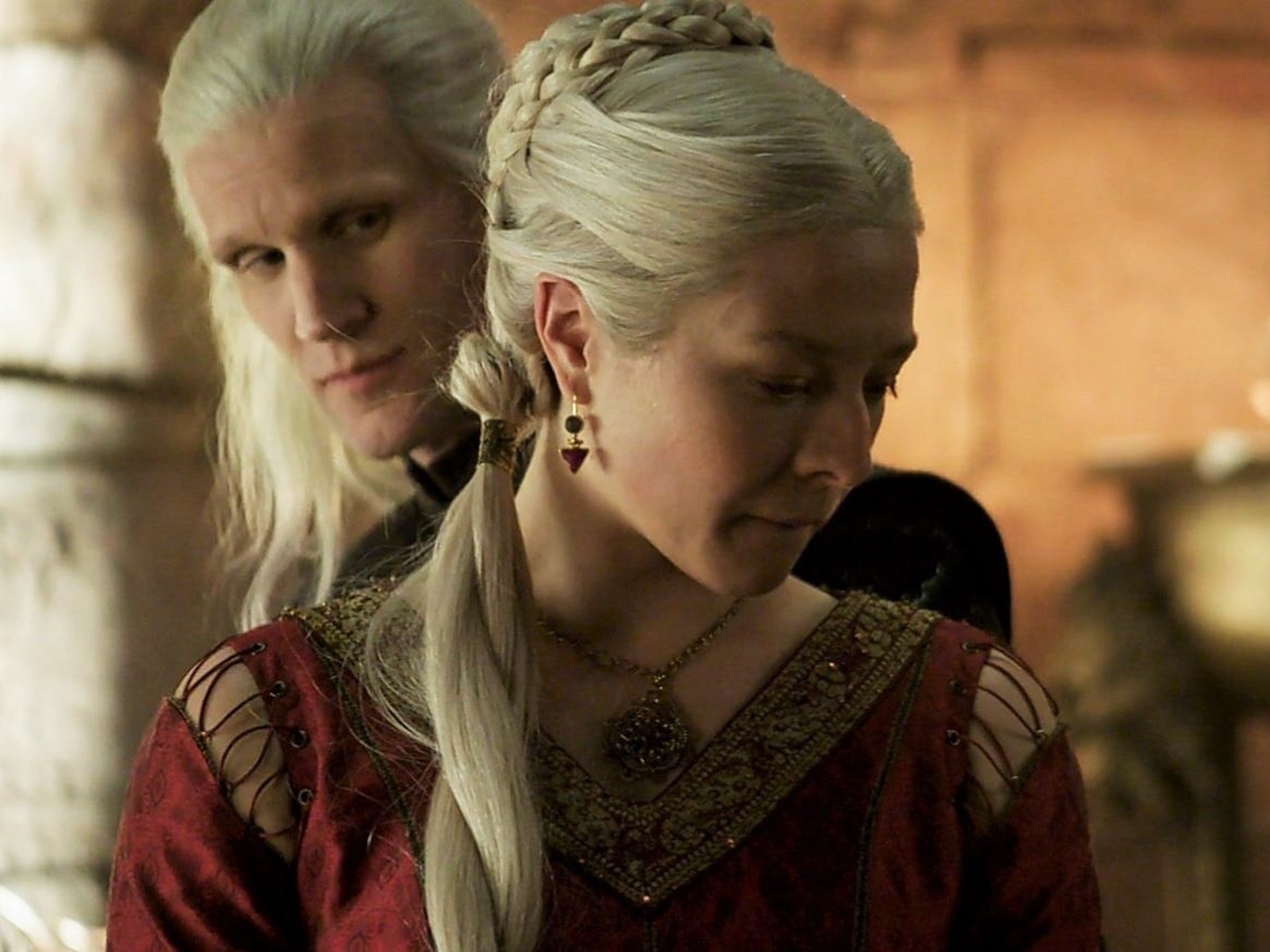 Do you think there was sexual tension between Daemon and Rhaenyra when he  put the necklace on her? : r/HouseOfTheDragon