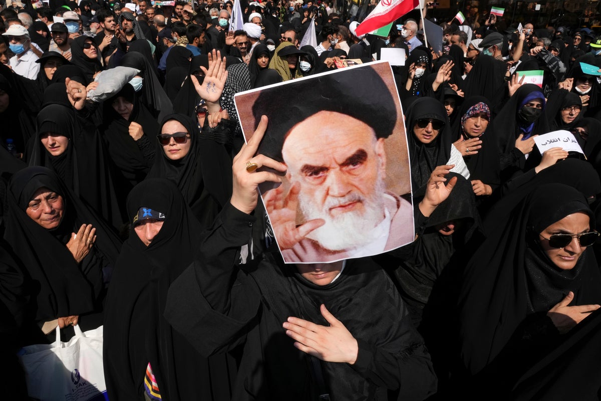İran ordusu, ülke yeni protestolara hazırlanırken devreye girmekle tehdit ediyor