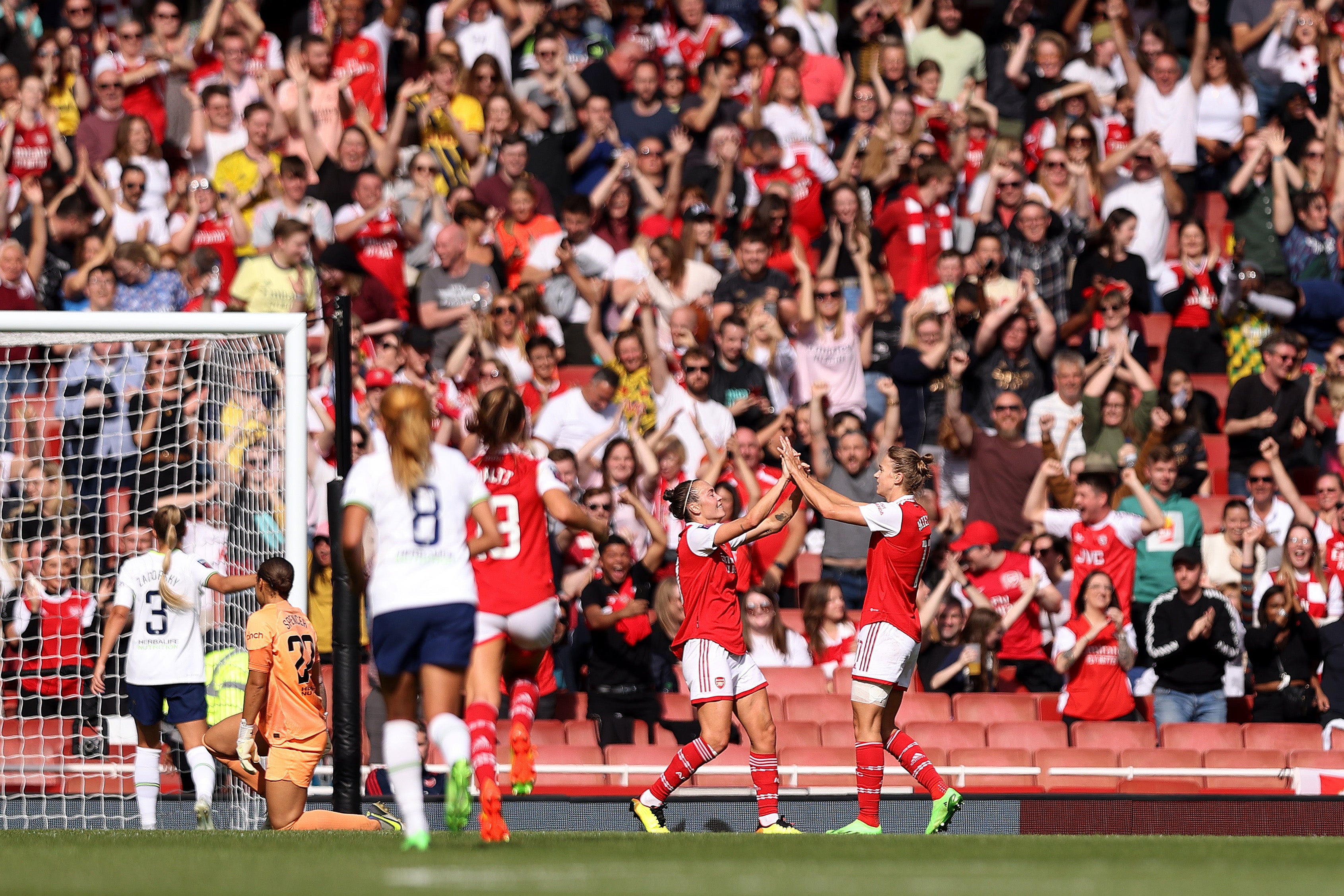 Miedema scores 6 to lead Arsenal to record 11-1 WSL win – WUTR