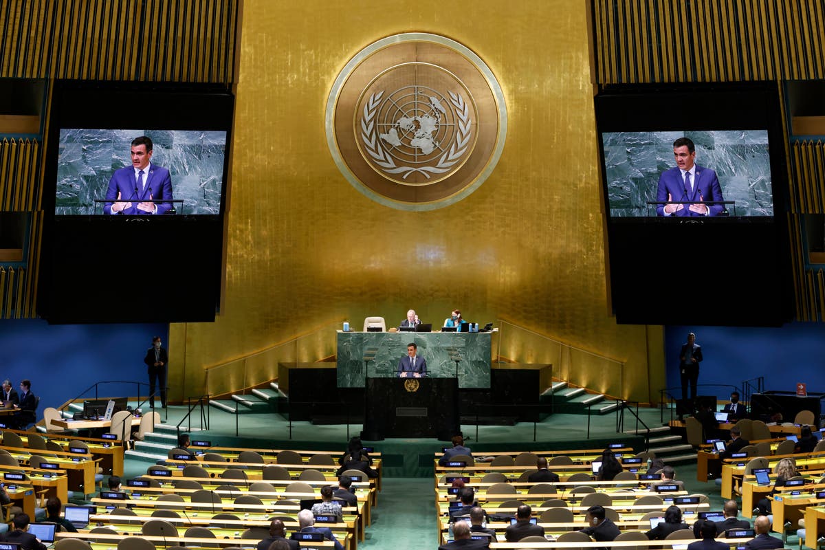 Украина оон сегодня. Зал Генеральной Ассамблеи ООН. Лавров ООН 2003. Лавров Генассамблея ООН 2022. Лавров в ООН 1998.