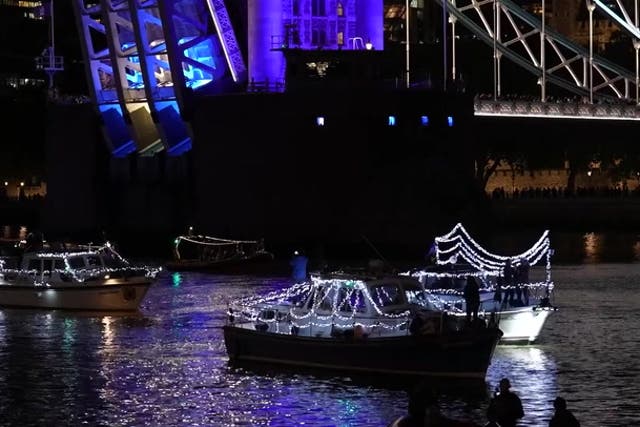 <p>Night-time flotilla of over 150 boats on Thames marks Queen's death</p>