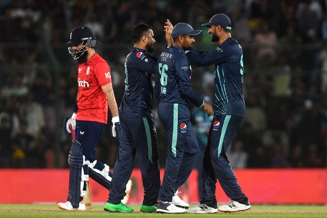 <p>Pakistan players celebrate after the dismissal of England’s captain Moeen Ali</p>