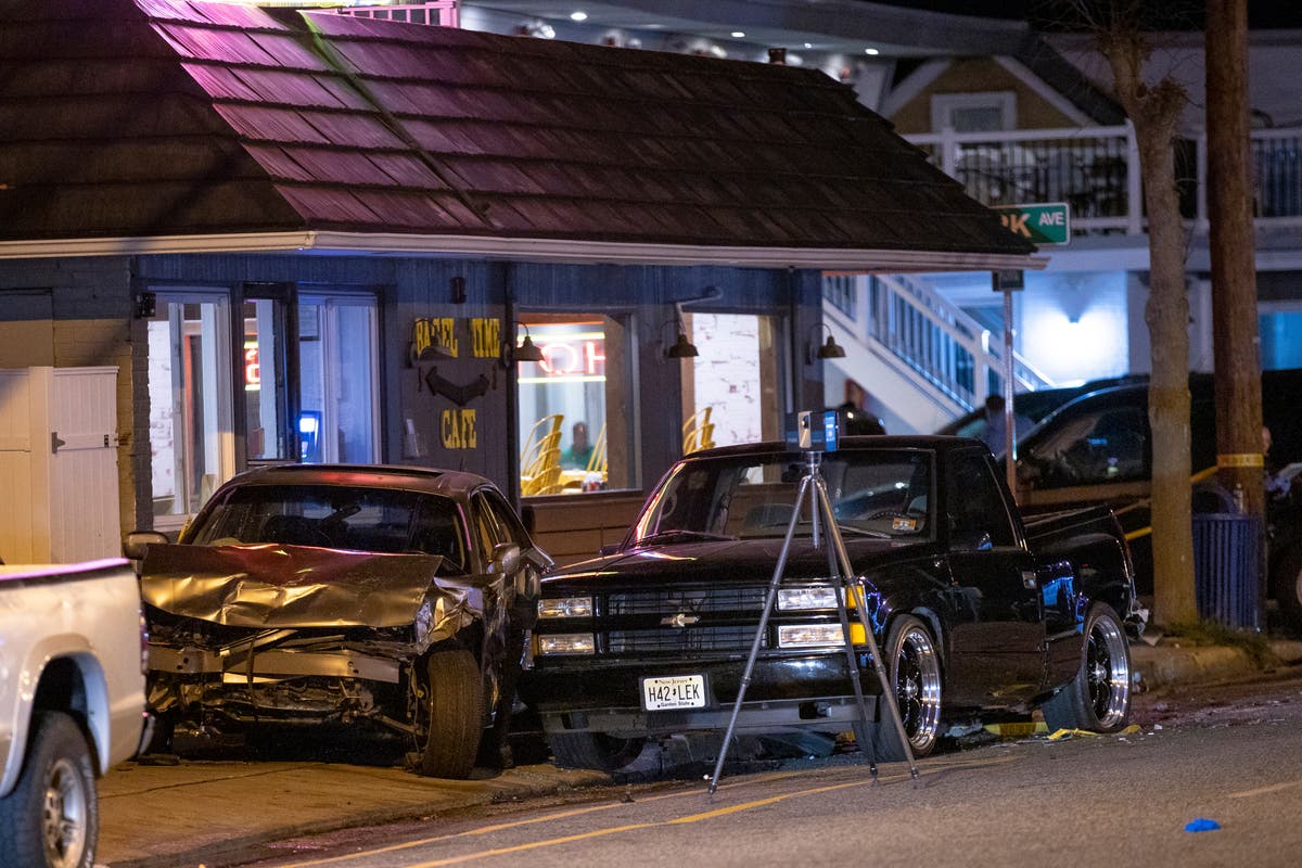 Official: 2 killed amid crashes during pop-up NJ car rally