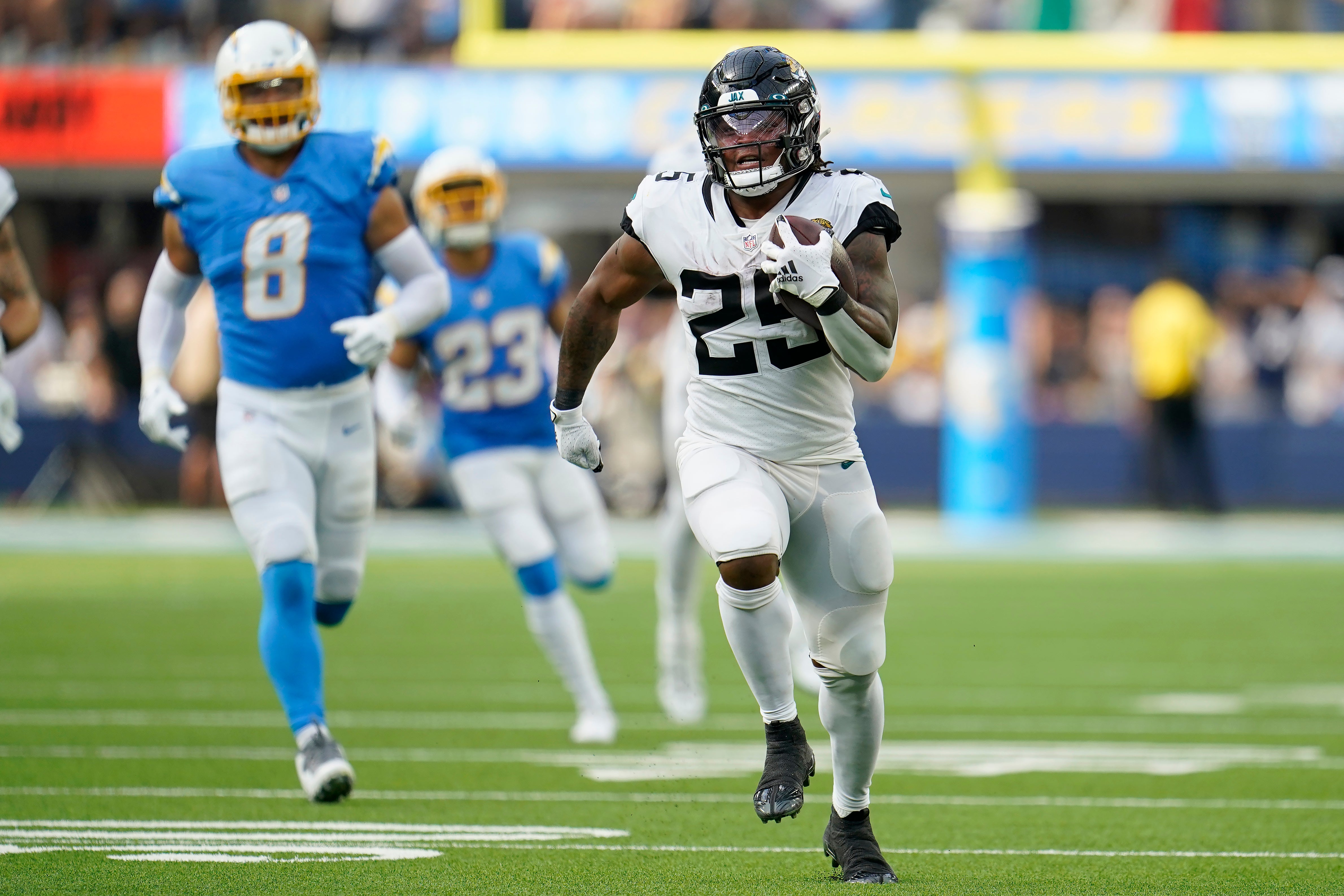 Lawrence Y Jaguars Sorprenden 38-10 A Herbert Y Chargers | Independent ...