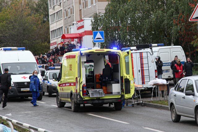 <p>Police and paramedics work at the scene of the shooting at school No 88 in Izhevsk, Russia</p>