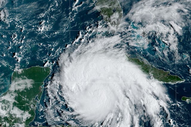 El huracán Ian sobre el Caribe Central el lunes