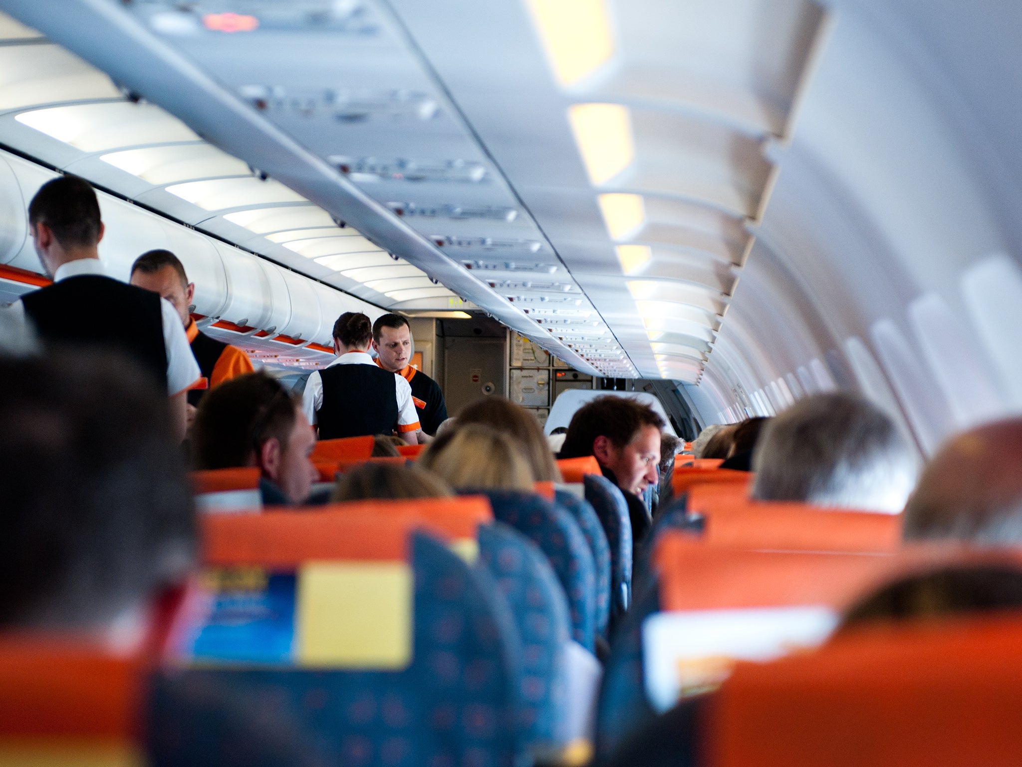 Who gets the middle seat armrests on easyJet planes?