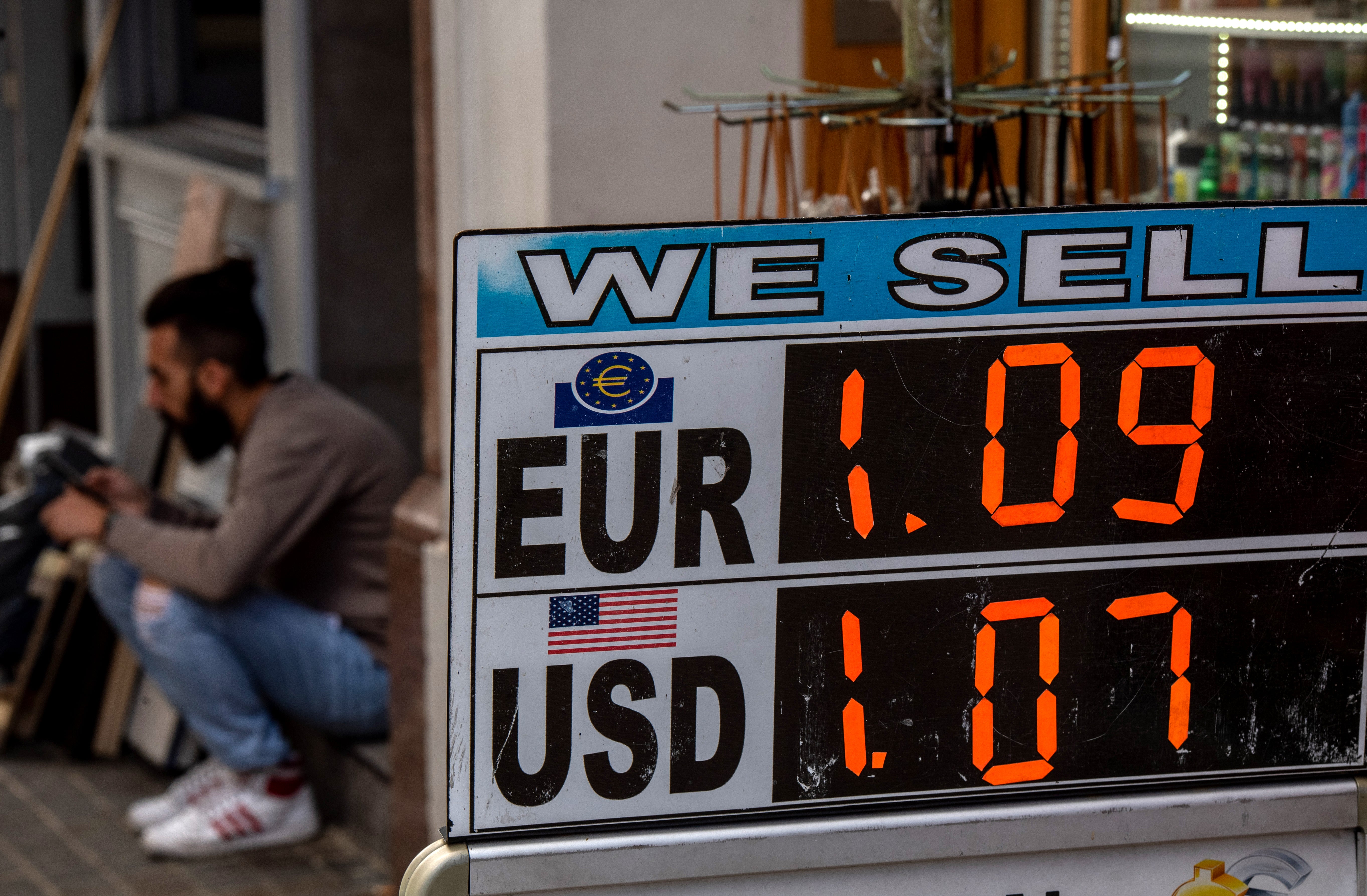 Exchange rates are advertised outside a Bureau de Change on September 26, 2022 in Londo