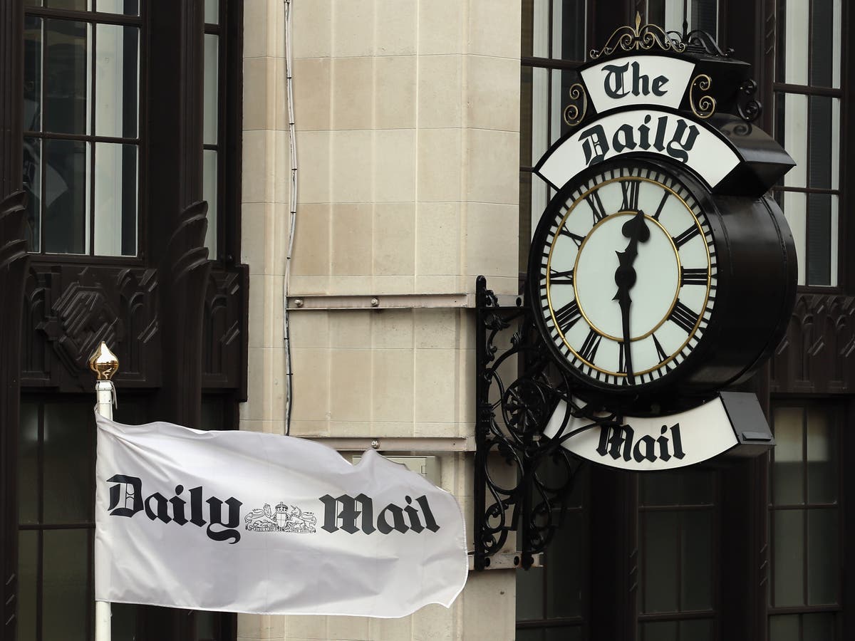 Daily mail. Daily mail офис. Daily mail логотип. Daily mail журналисты.