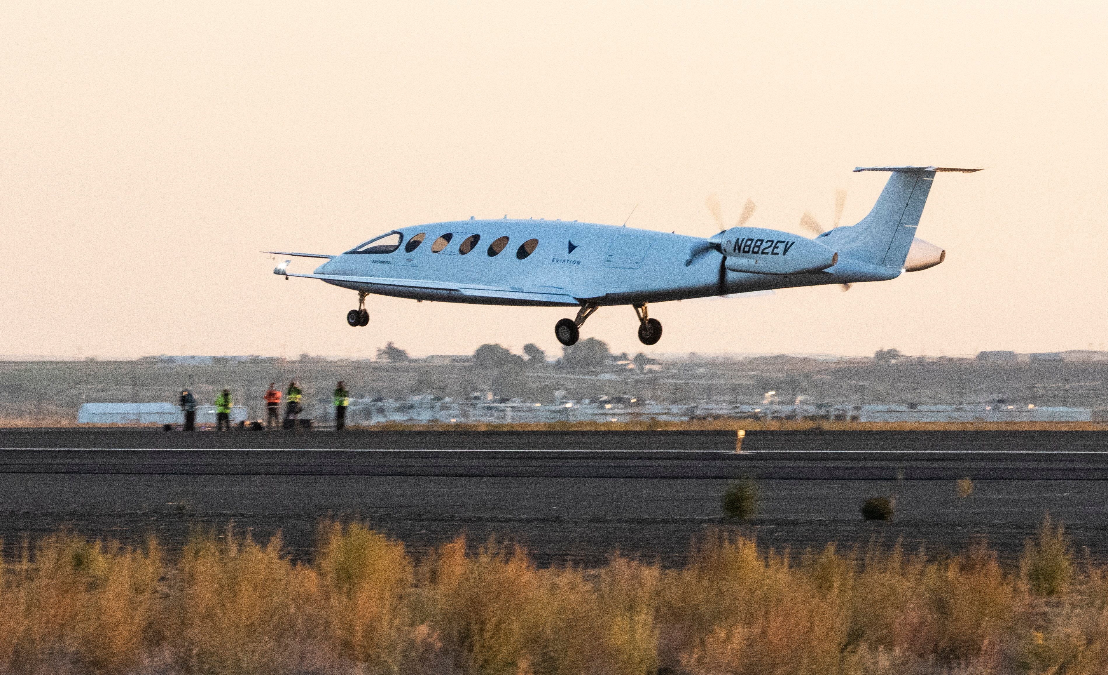 Eviation’s all-electric Alice plane takes off in Moses Lake, Washington, for its first flight on 27 September 2022