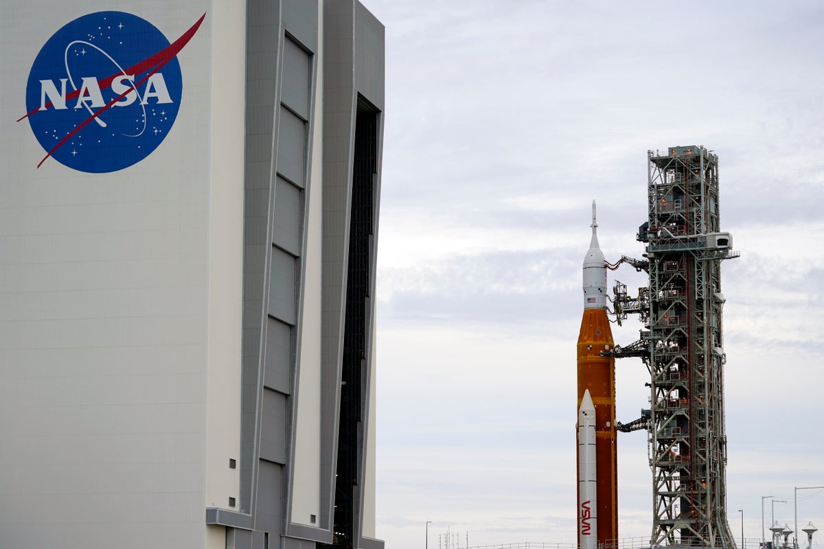 Nasa crews readying Moon rocket for November launch attempt