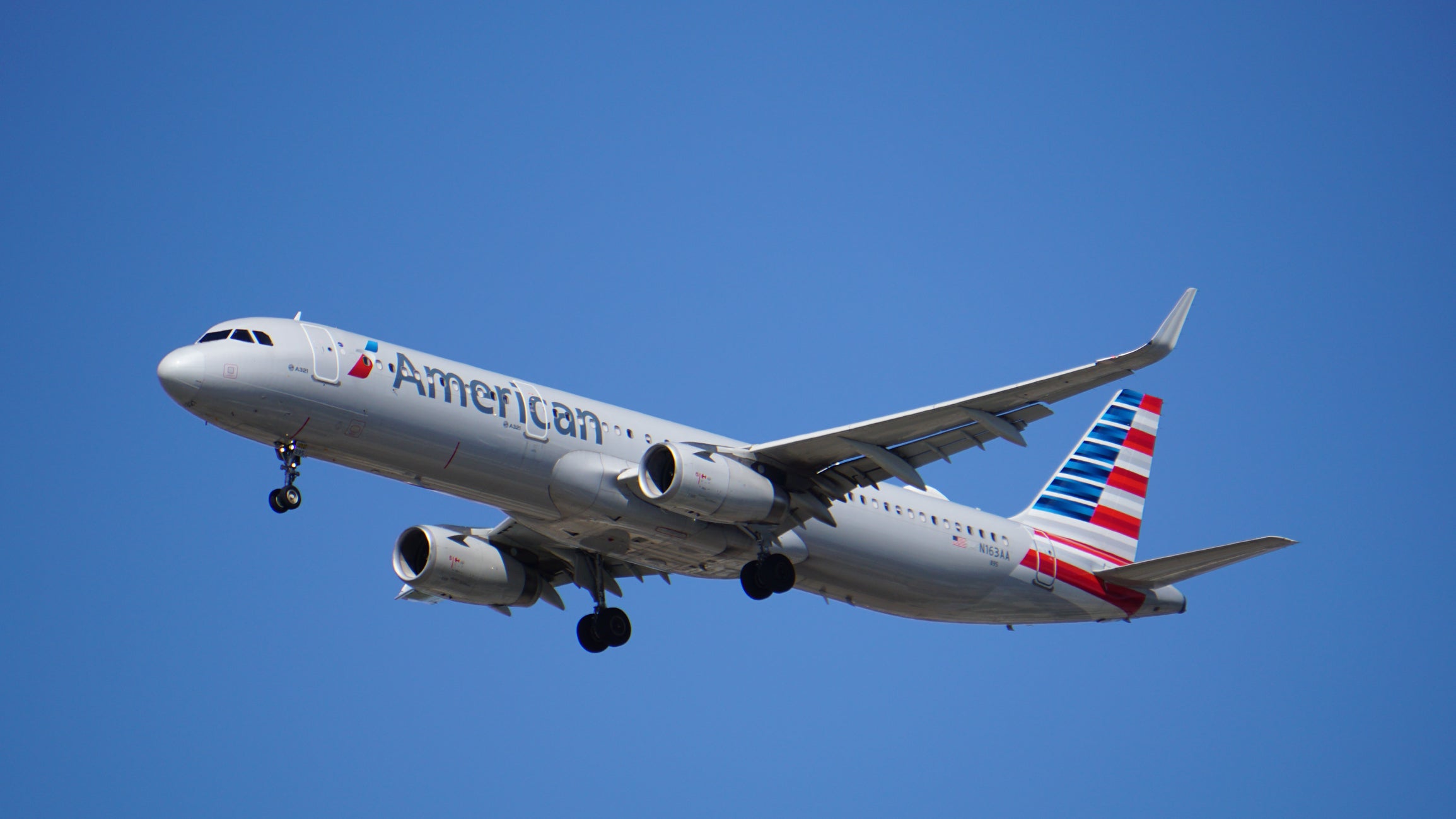 The food trolley came loose during the American Airlines flight