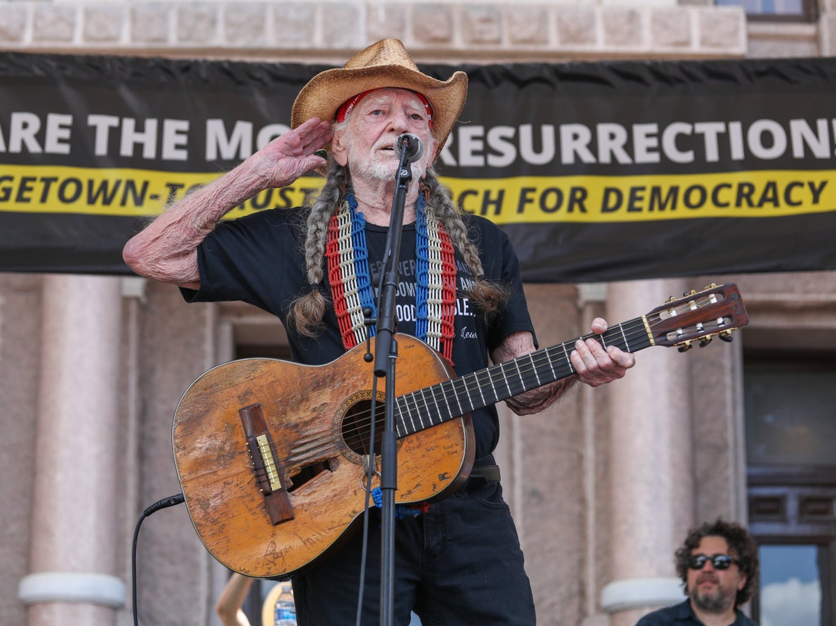 Willie Nelson to play ‘vote ‘em out’ rally for Beta O’Rourke