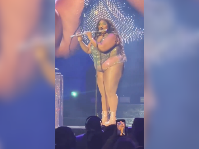 Lizzo en el escenario en DC