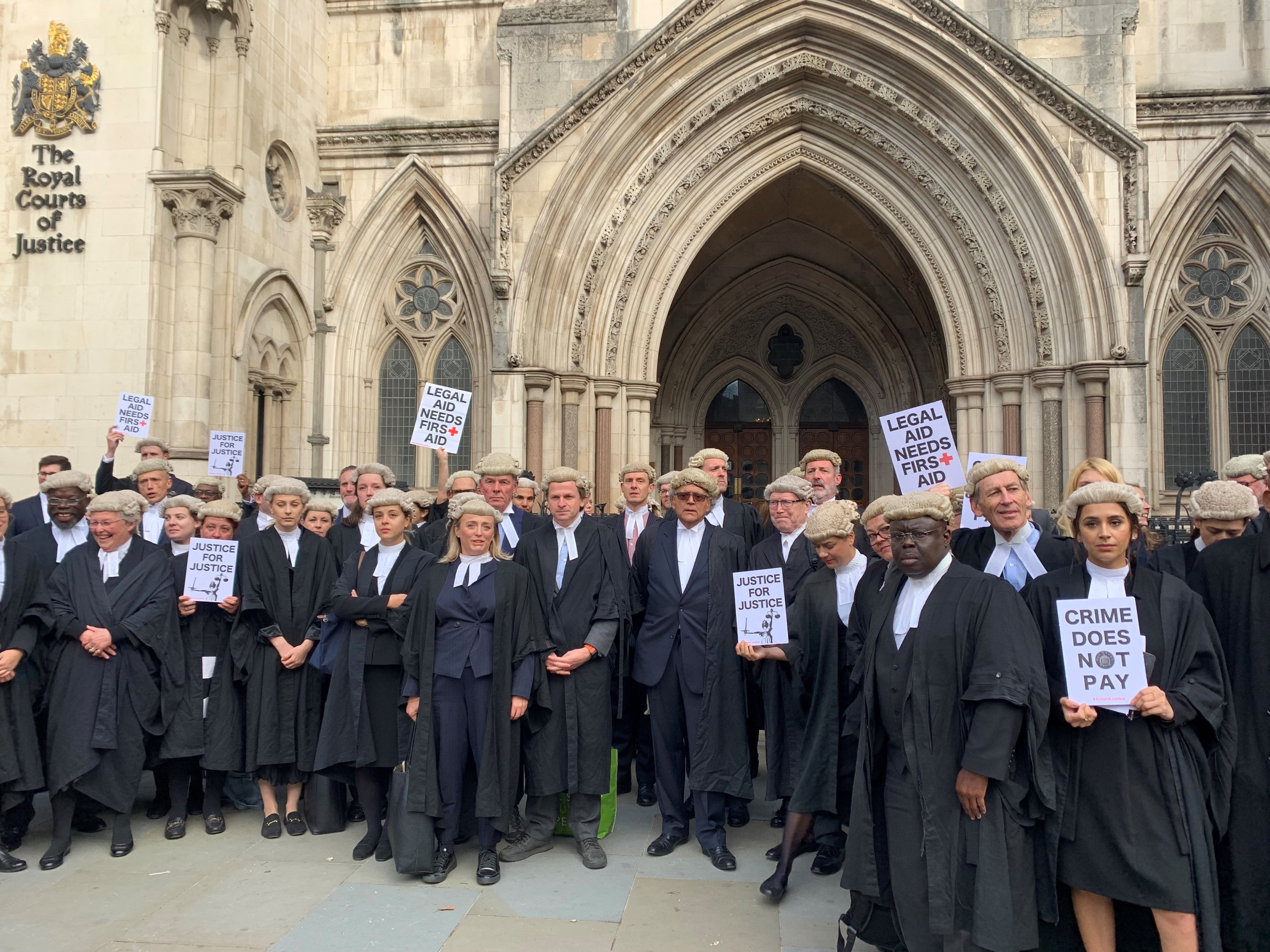 Striking barristers resume demonstrations amid talks with ministers over pay | The Independent