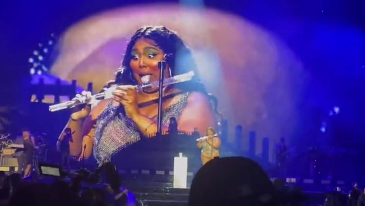 Lizzo plays 200-year-old crystal flute at Washington concert