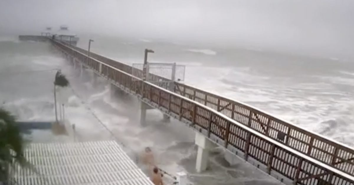 Anger as swimmers spotted in dangerously high waves caused by Hurricane Ian: ‘Do not do this’