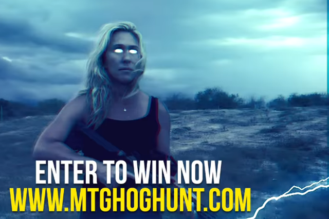 La representante Marjorie Taylor Greene se ve en un video de campaña reciente que promociona un concurso de caza de jabalíes que realizará en Texas.