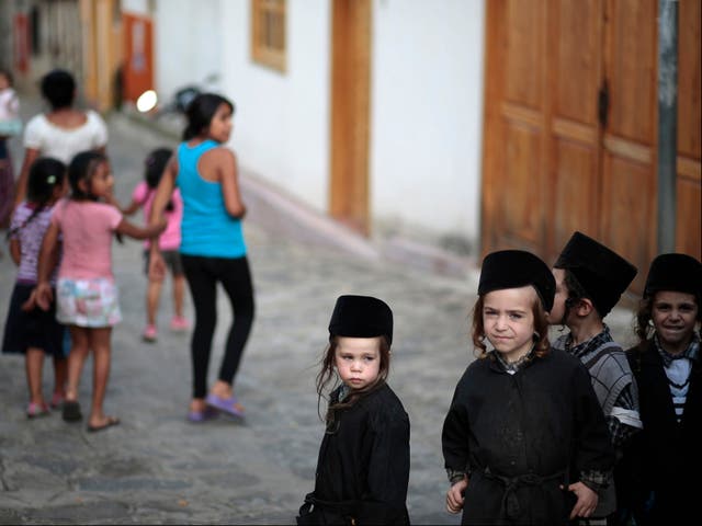 <p>Children of a Jewish community stand on a street in the village of San Juan La Laguna August 24, 2014. A few months after moving from Canada to a remote part of Guatemala to find religious freedom, the group of ultra orthodox Jews have been forced out of their homes in a bitter conflict with hostile villagers. The Lev Tahor community packed its bags on Friday in San Juan la Laguna, west of Guatemala City, to board buses bound for the capital after weeks of friction with sections of the local population. </p>