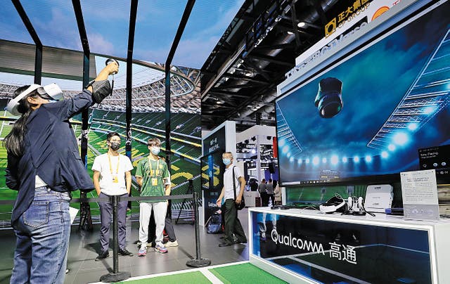 <p>A visitor (left) tries out GTVerse, a business-to-consumer mixed reality social network platform, at the China International Fair for Trade in Services in Beijing on 1 September 2022  </p>