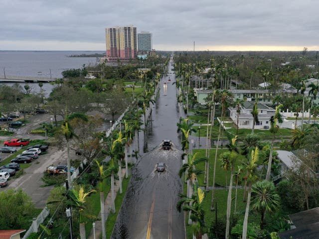 Una vista de Fort Myers, Florida, después del paso del huracán Ian