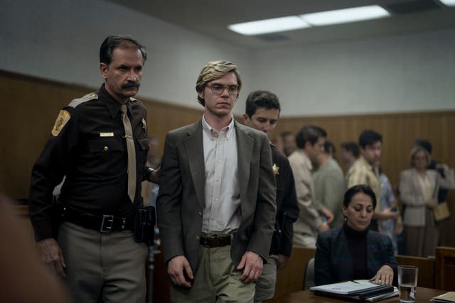 <p>Evan Peters como Jeffrey Dahmer</p>