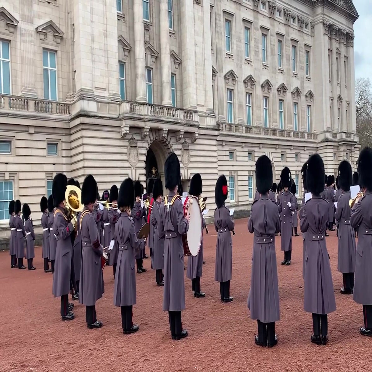 The Ultimate Guide to the Changing of the Guard at Buckingham Palace