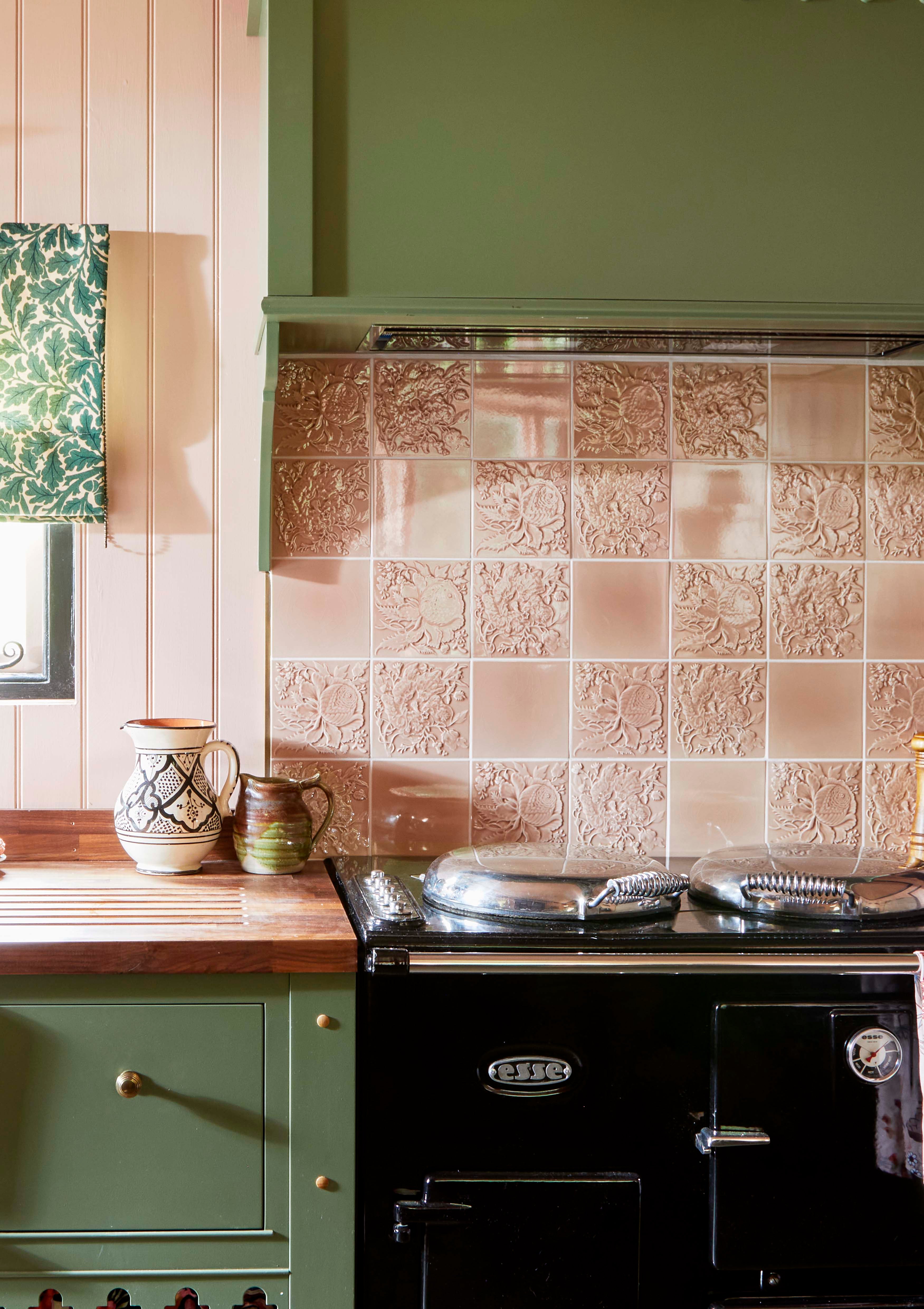 Craven Dunnill Jackfield has been producing exquisite Victorian-style tiles