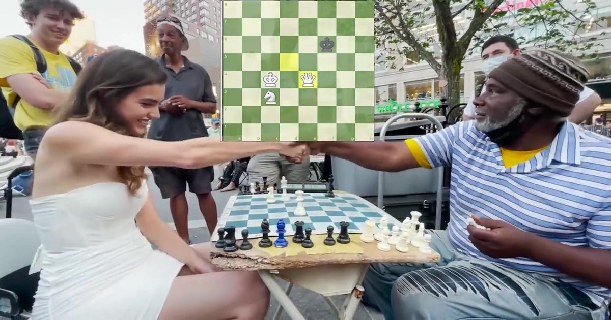 Alexandra Botez (FIDE Master) Plays Chess Hustler in Union Square Park :  r/irlsmurfing