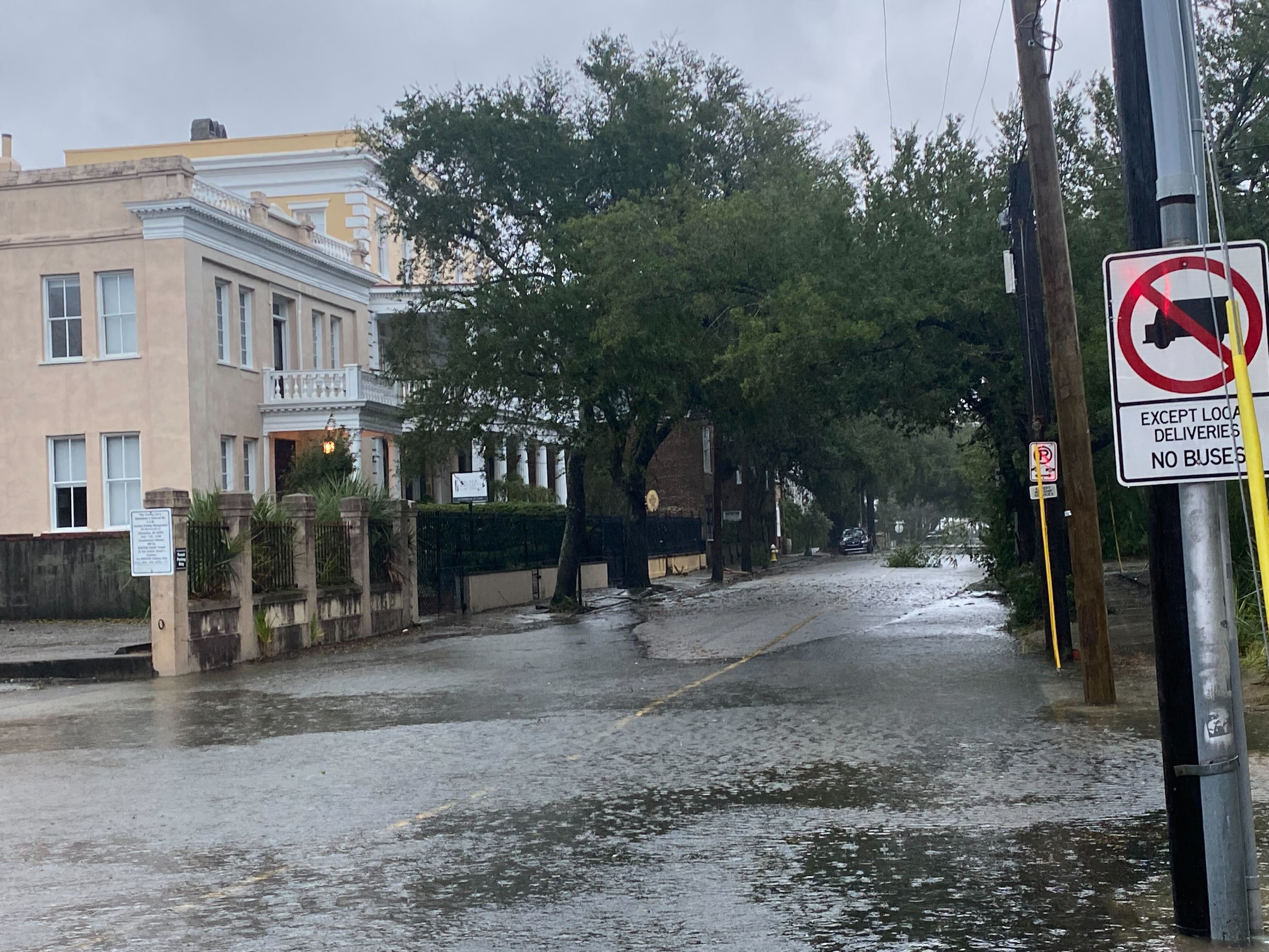 Early floods in Charleston on Friday morning