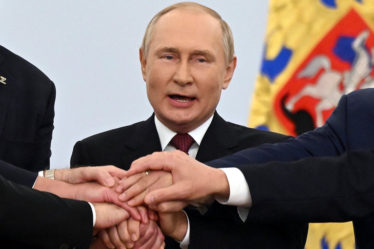 Putin celebrates after declaring Ukraine regions part of Russia