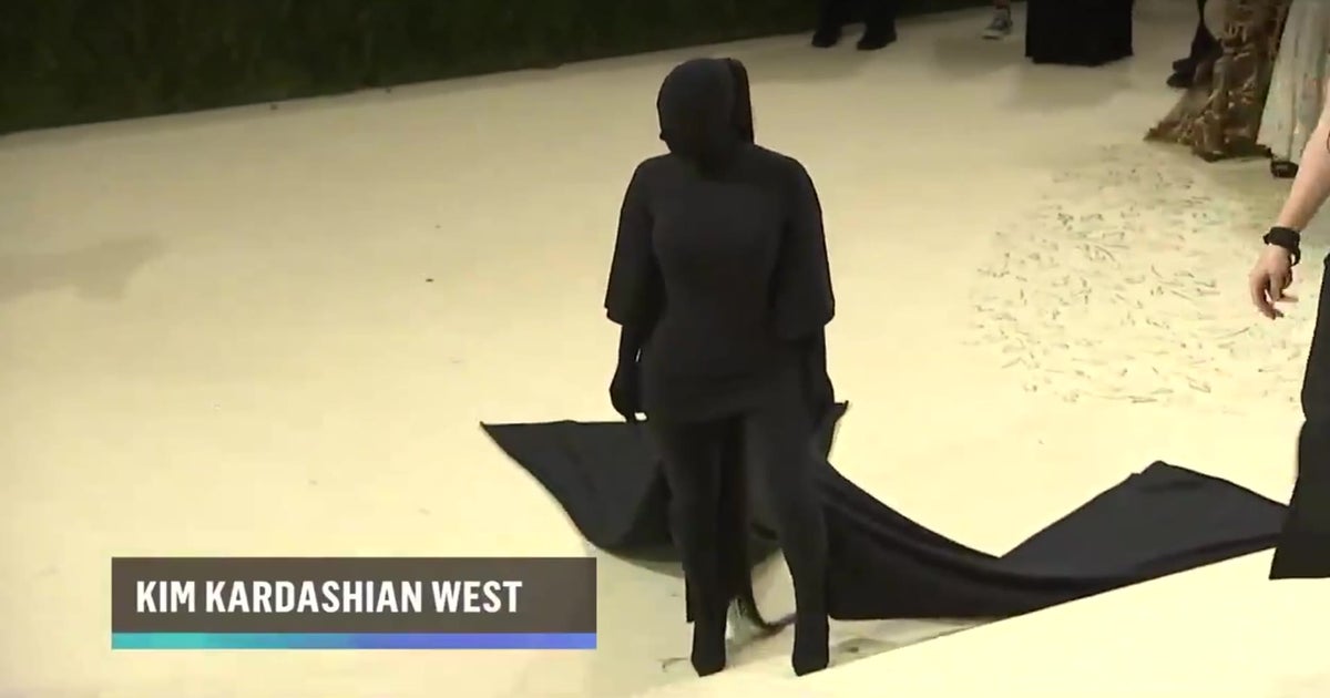 balenciaga black dress kim kardashian Kim Kardashian Covers Face in Balenciaga Dress at the Met Gala in 2021