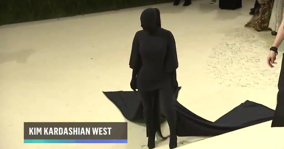 balenciaga black dress kim kardashian Kim Kardashian Covers Face in Balenciaga Dress at the Met Gala in 2021