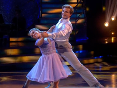 Strictly: Ellie Simmonds earns standing ovation from judges with ‘emotional’ dance
