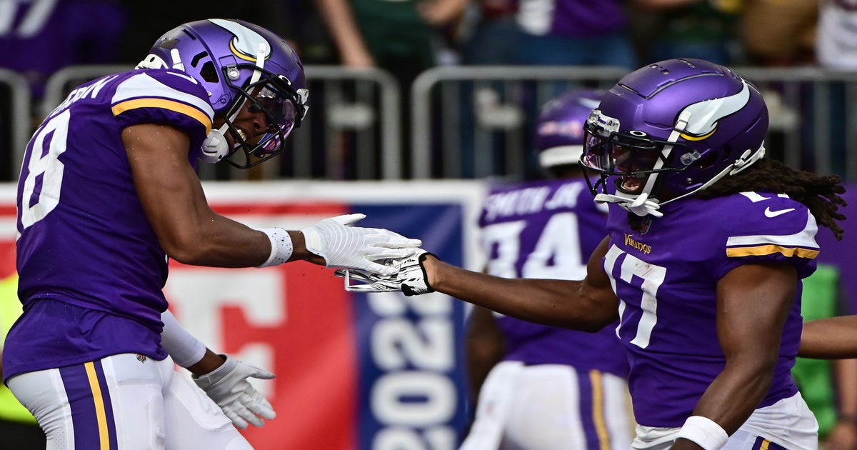 NFL lights up Trafalgar Square as Vikings vs Saints kicks off London Games